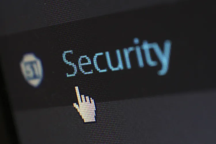 Curs GRATUIT la Cluj pentru tinerii care vor să învețe cum să se ferească de atacatorii cibernetici și escrocheriile online. Când se închid înscrierile