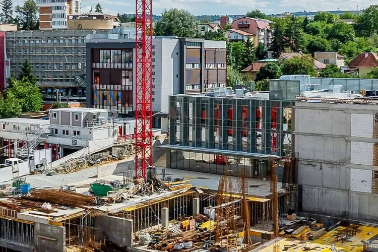 Se ridică cel mai mare centru de simulare medicală din Sud-Estul Europei, la Cluj-Napoca! Biblioteca UMF e 100% gata. Ce vor găsi aici viitorii medici