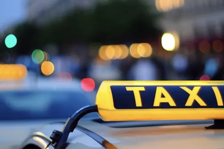 Taximetriștii din Cluj, „trași de urechi” chiar de colegi: „Banda BUS nu e pentru slalom!” Ce manevră fac unii șoferi ca să câștige câteva secunde