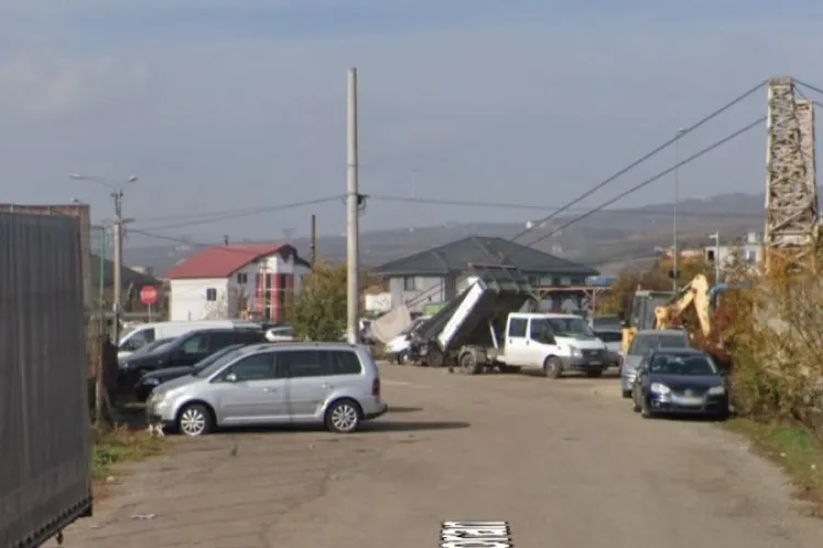 O stradă din Cluj, uitată de autorități? Fără asfalt și iluminat public, deși modernizarea e promisă din 2022, reclamă un locuitor