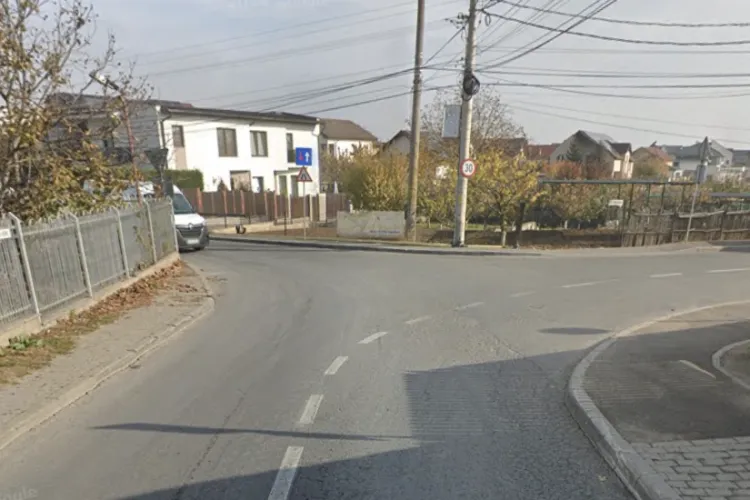 Pietonii din Cluj-Napoca, puși să traverseze ilegal! La intersecția unor străzi nu există nicio trecere de pietoni: „Pentru siguranța oamenilor”