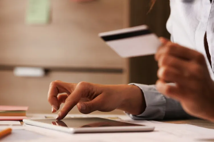 Prețurile au explodat în România! Ce costa 100 de lei în 2017 costă acum 180. Curentul s-a scumpit de 2,6 ori, iar RCA-ul de aproape 3 ori. Lista completă
