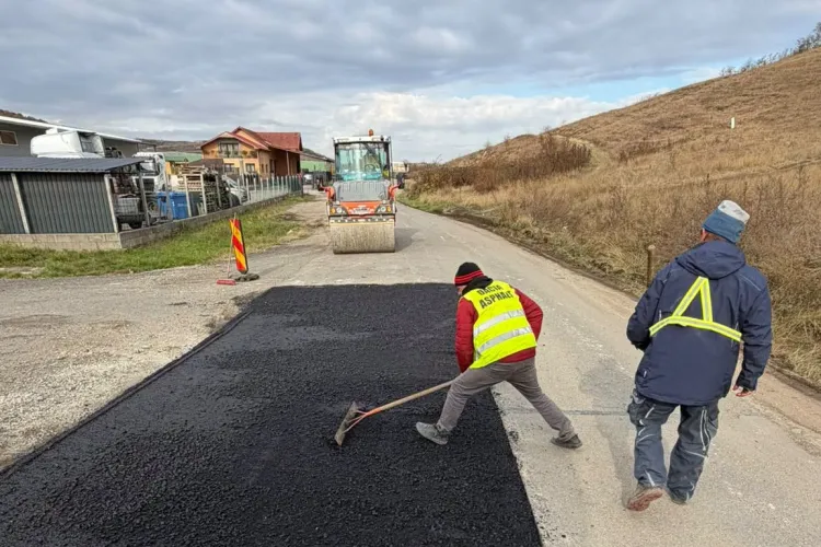 Vești pentru locuitorii din estul Clujului: au început lucrările de întreținere pe drumul care asigură legătura cu rețeaua majoră de transport