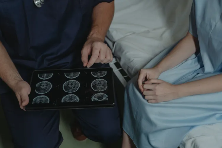 AVC-ul lovește și tinerii aparent sănătoși! Investigația care poate descoperi pericolul înainte să fie prea târziu. Semnele pe care nu trebuie să le ignori
