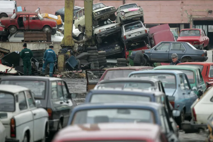 A dus un Fiat la fier vechi și a încasat 300 de lei, fără să fie proprietarul. Ce pedeapsă i-au dat magistrații din Cluj și cât valora de fapt mașina