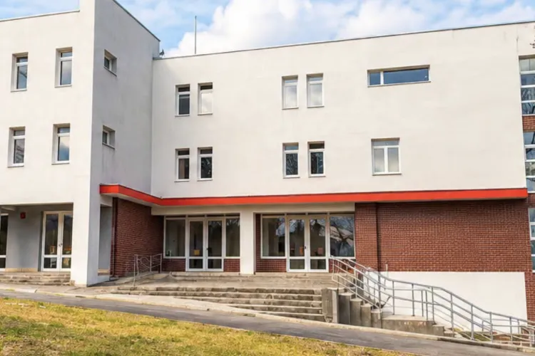 Milioane de lei pentru un spital de psihiatrie din Cluj: Un fost grajd va fi demolat, iar angajații primesc o clădire nouă. Cine plătește investiția