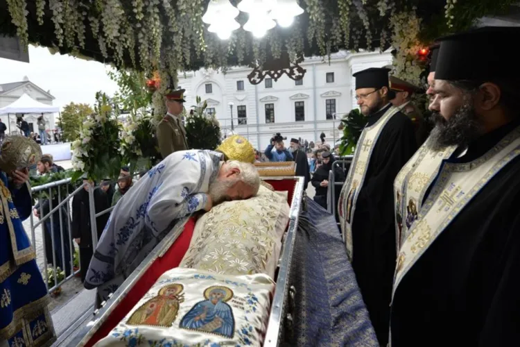 Povestea mai puțin cunoscută a bisericii din Feleacu, Cluj, ocrotită de Sfânta Parascheva. Ce dezvăluie Mitropolitul Clujului
