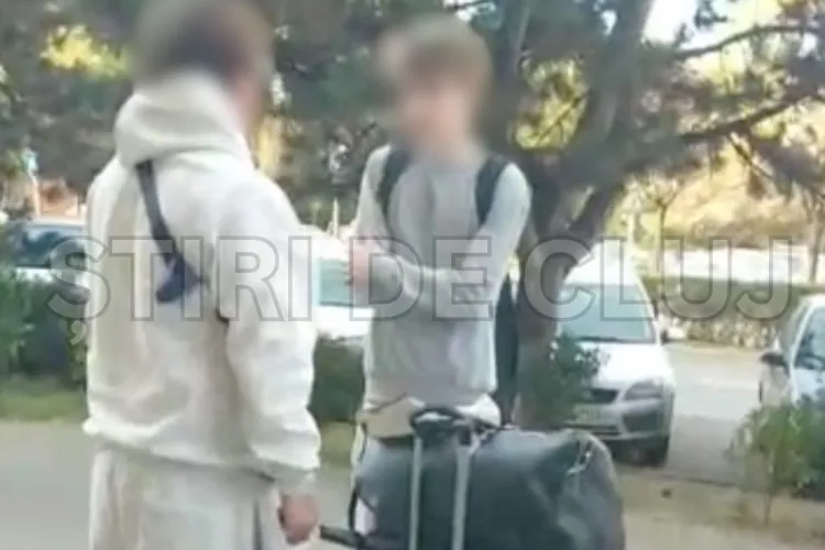 VIDEO. Atenție clujeni! Un bărbat umblă cu trollerul prin Mărăști, cere bani și acostează elevi. A urlat la o femeie pe stradă: „Nu pare deloc ok la cap!”