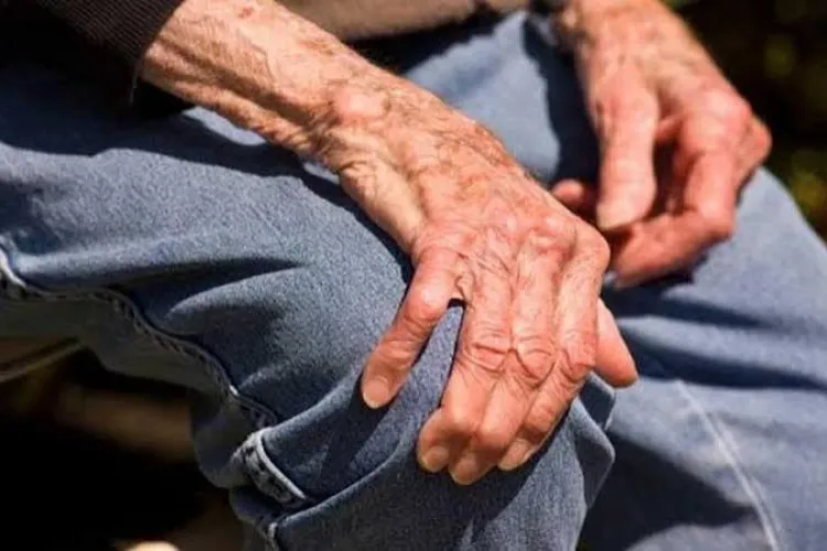 Bătrân din Cluj-Napoca, tâlhărit de doi copii de 12 și 15 ani. Seniorul a fost rănit după ce a fost pus la pământ de agresori