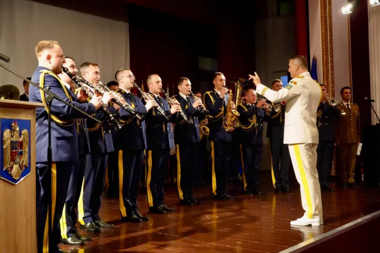 Istoria și sacrificiul Armatei României, evocate la Cluj-Napoca! Militarii și studenții UBB, reuniți la un eveniment special