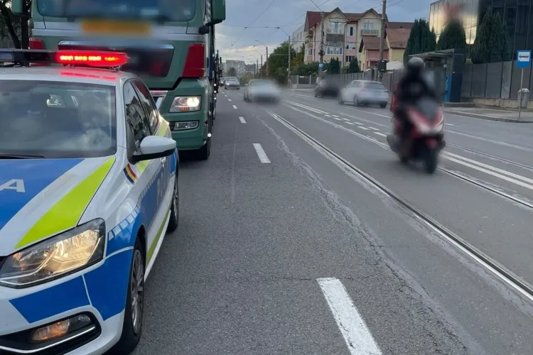Amendă uriașă pentru un transport agabaritic, pe B-dul Muncii din Cluj! Polițiștii au descoperit depășiri de peste 26% la masă și au imobilizat vehiculul