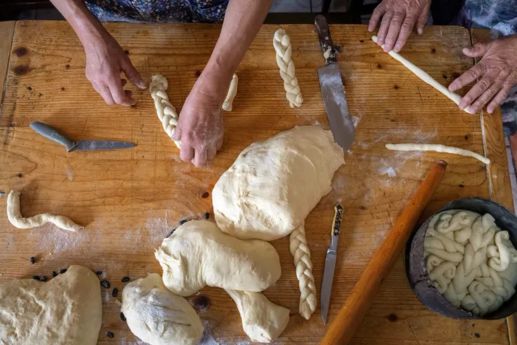 Mâncăruri tradiționale românești, surprinse în fotografii la Cluj! Expoziție specială cu preparate și obiceiuri culinare din toate colțurile țării
