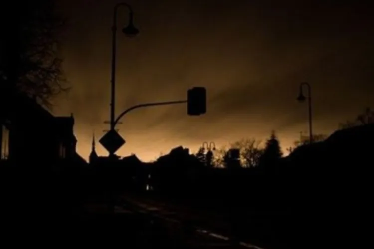 VIDEO. Beznă totală azi-noapte într-un cartier din Cluj! Oamenii au rămas fără lumină, iar interfoanele blocurilor s-au blocat: „Nu puteam intra în bloc!”