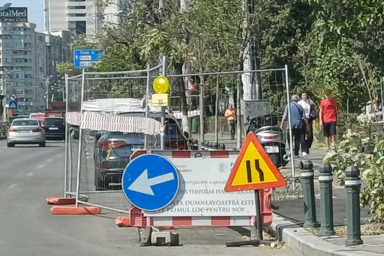 Gropile de pe o stradă din Cluj, mai mari după lucrări! Oamenii reclamă că firma a plecat, iar șoferii au rămas cu problemele