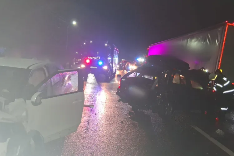 Carambol la Cluj: 4 femei rănite în această seară, într-un grav accident pe DN1C. Un camion a lovit o mașină și a proiectat-o pe contrasens în alt vehicul