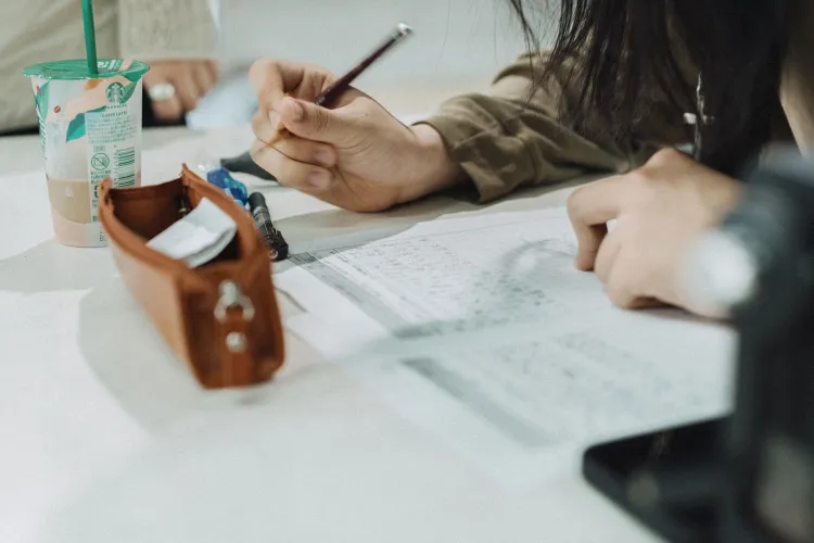 Doar 2 din 10 studenți din România se simt pregătiți pentru primul job! Ce arată un studiu despre facultate și piața muncii