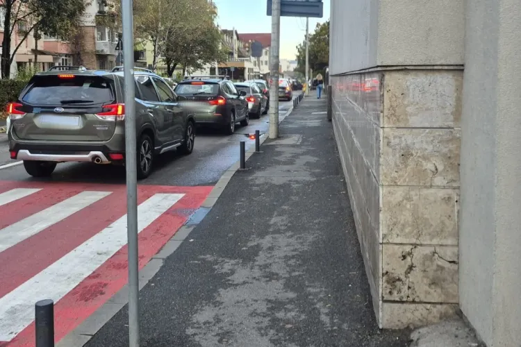 Pericol pentru copii pe o stradă din Cluj! Se cere semafor la trecerea de pietoni de lângă stația autobuzului școlar