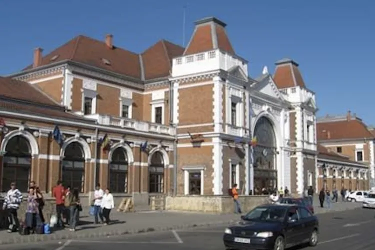 Străzile din jurul Gării Cluj-Napoca, terorizate de zgomotul trenurilor! Un clujean cere măsurători pe timp de noapte și panouri antifonice lângă blocuri
