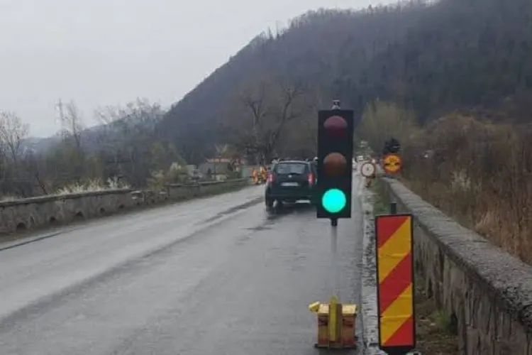 Atenție, șoferi clujeni! Restricții de circulație pe DN1F: Se circulă pe sensuri alternative din cauza lucrărilor. Cât trebuie să aștepți la semafor