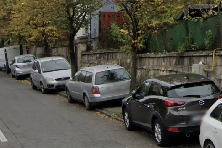 Coșmarul șoferilor clujeni, în fiecare dimineață: Mașini parcate chiar înaintea intersecție, un clujean a cerut ajutorul: „Ambuteiaje în fiecare dimineață”