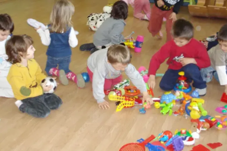 Muzica de la o grădiniță din Cluj-Napoca îi deranjează pe vecini: „Oamenii ar lucra liniștiți”
