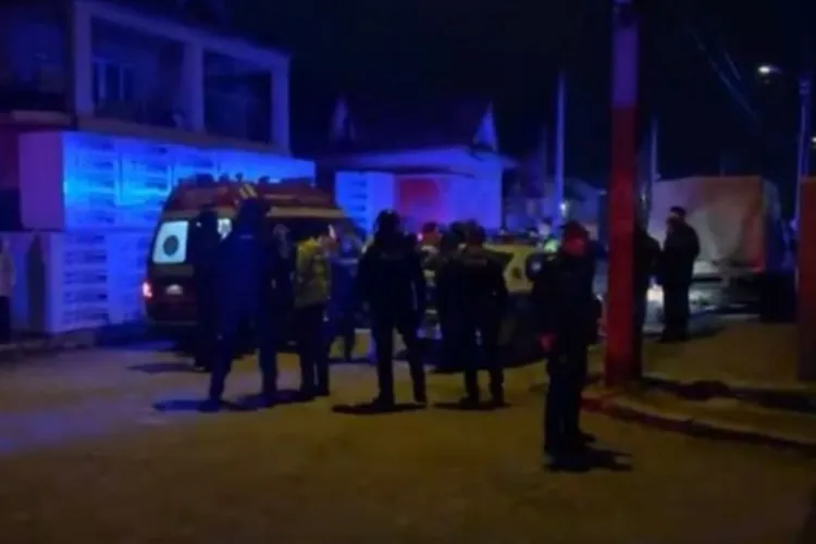 Bătaie în miez de noapte, pe o stradă din Cluj! Opt persoane, inclusiv minori, au fost reținute după un scandal cu pumni, picioare și distrugeri
