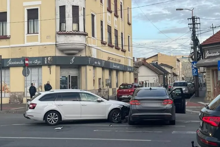 Traficul a fost afectat la primele ore ale dimineții, în urma unui accident pe o stradă principală din Cluj