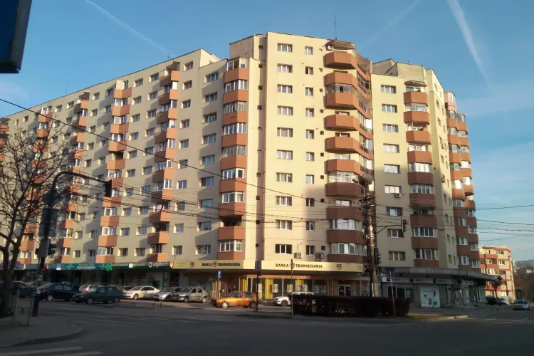 Clujul sfidează criza! Vânzările de case s-au prăbușit după atacul de la ANCPI, dar apartamentele din Cluj-Napoca au ajuns la 3.272 de euro pe metru pătrat