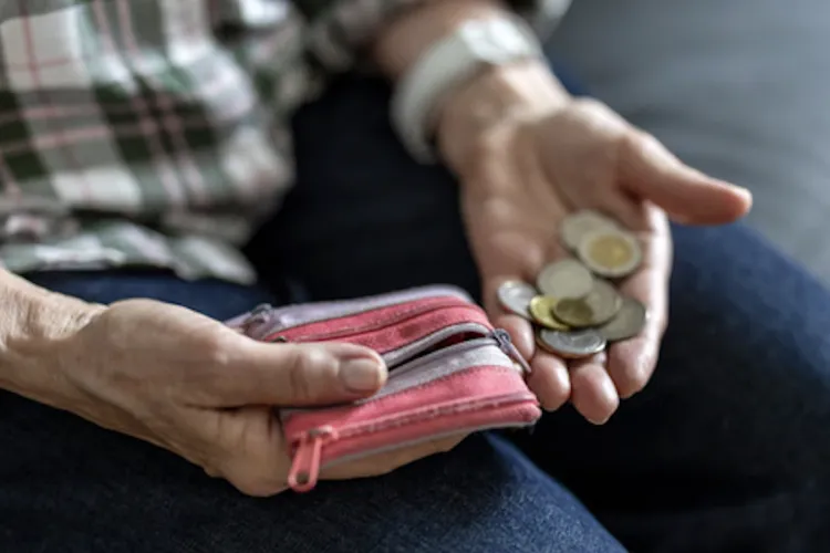 Surpriză pe piața muncii: românii trecuți de 55 de ani NU vor să iasă la pensie! Peste 4 din 10 ar munci și după vârsta legală, mult peste media din Europa