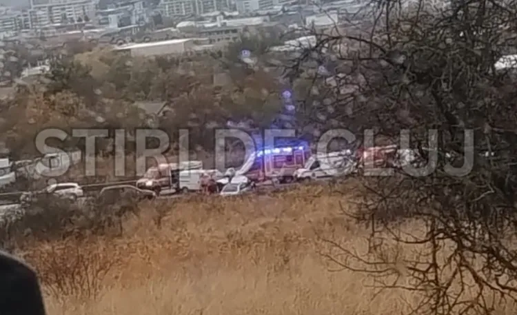 Accident grav în Cluj-Napoca! Șase persoane au fost rănite în urma unui impact între o mașină și o autoutilitară: Autoritățile intervin de urgență