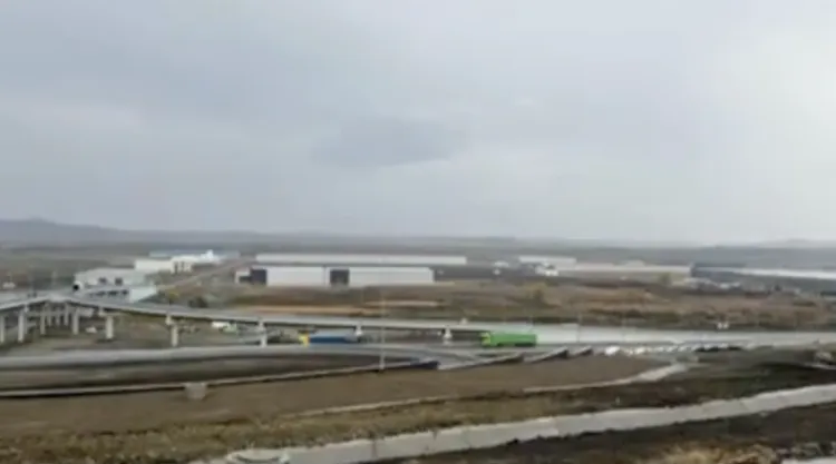 VIDEO. După ani de cozi și treceri peste calea ferată, pasajul de la Jucu spre Tetarom III intră în linie dreaptă. Primarul: „Sunt ultimele retușuri”