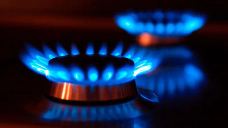 Lovitură pentru români: facturile la gaze s-ar putea dubla de la 1 aprilie! Gazul a trecut de 100 de euro/MWh, iar un vârf de 180 de euro nu e exclus