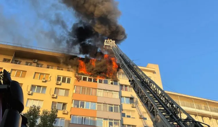 Incendiu la un bloc din Cluj-Napoca! Două persoane au fost evacuate după ce un uscător de haine a luat foc: Două autospeciale au fost trimise