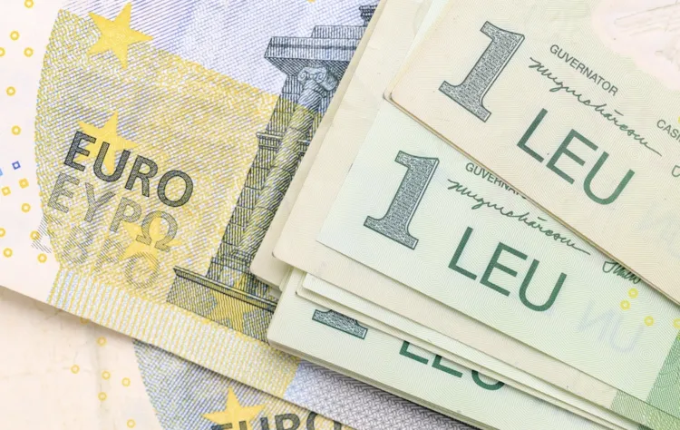 Câți bani au românii și firmele în bănci! Economiile în lei au scăzut într-o singură lună, cele în valută continuă să crească