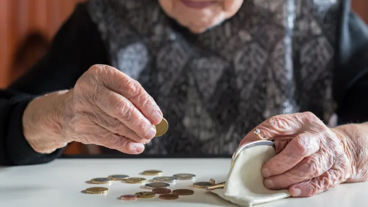 Vești uriașe pentru aproape 5 milioane de pensionari din România! Pensiile ar putea crește cu 7% din 2027. Câți bani ar urma să primească românii în plus