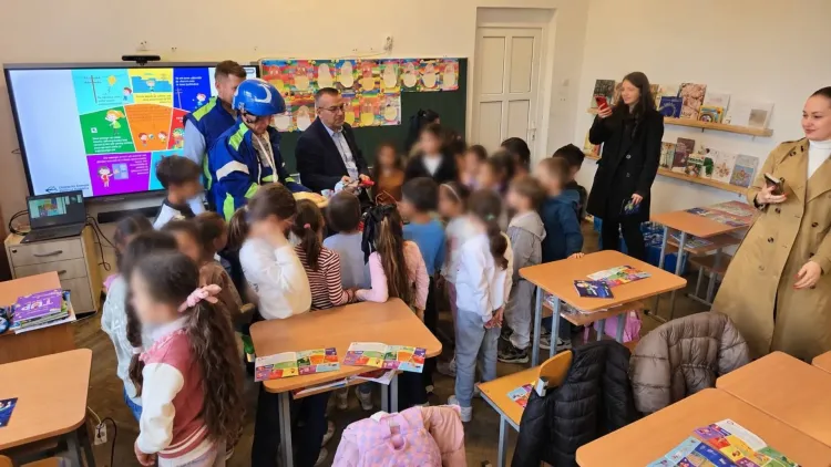 Elevii din Cojocna au învățat cum ajunge curentul electric în casele lor! Ce a discutat primărița Anca Marcu cu directorul DEER