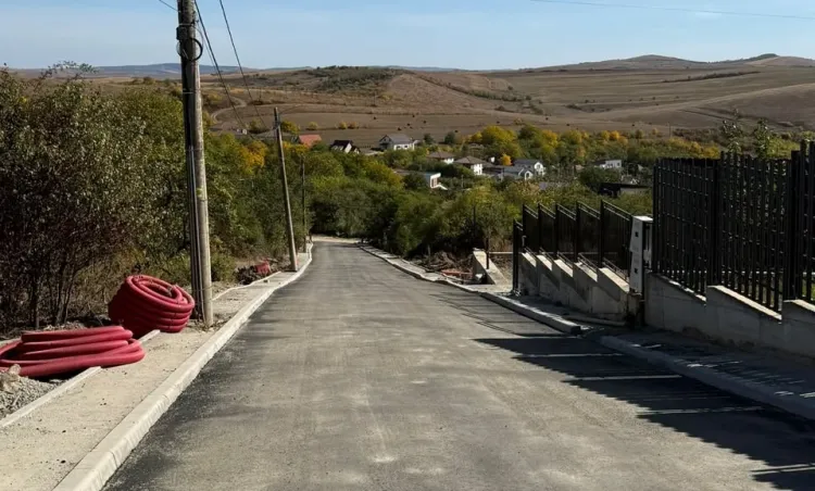 Aproape 100 de milioane de lei pentru o stradă dintr-o comună de lângă Cluj! Cum arată acum strada Nucilor, unde muncitorii lucrează în forță