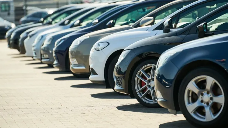 Afacere cu mașini la negru, deconspirată de anunțurile de pe internet: 75 de autoturisme vândute fără firmă, iar statul a pierdut peste 1,1 milioane de lei