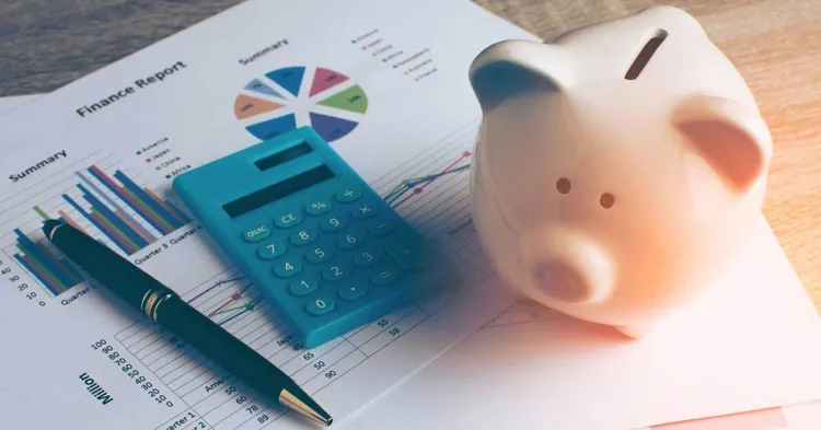 Vești proaste pentru buzunarul românilor: Euro ar putea ajunge la 5,39 lei! 96% dintre analiști văd leul mai slab, iar unii iau în calcul chiar o recesiune