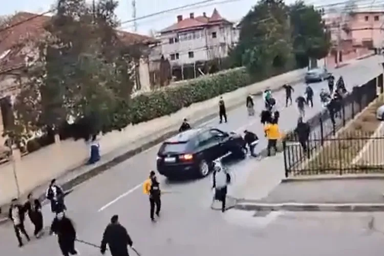 39 de condamnări la închisoare cu executare, după o bătaie generală! Un bărbat, închis pe viață după un adevărat măcel