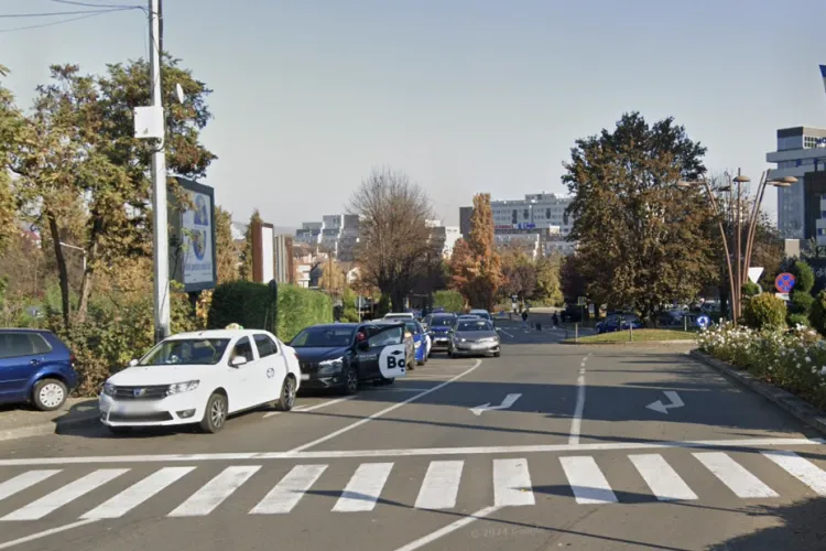 Au scăpat ca prin minune! O clujeancă și soțul ei, la un pas să fie loviți pe zebră de un șofer care ar fi accelerat la aproape 100 km/h