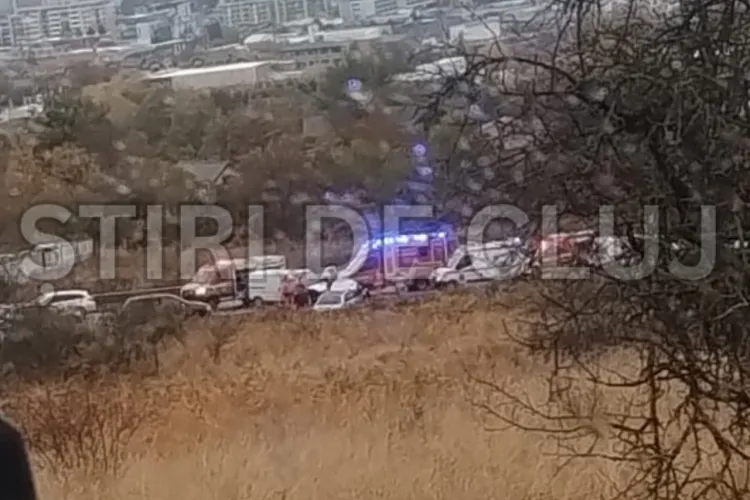 Accident grav în Cluj-Napoca! Șase persoane au fost rănite în urma unui impact între o mașină și o autoutilitară: Autoritățile intervin de urgență