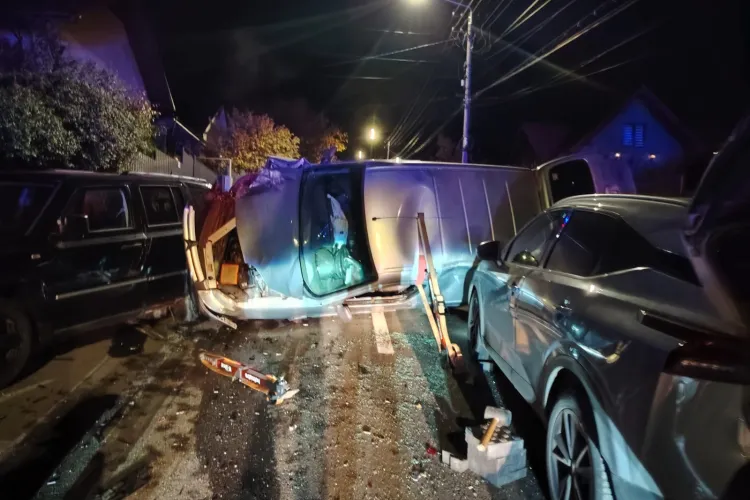 Accident incredibil în Cluj-Napoca! Un șofer beat a lovit două mașini și s-a răsturnat peste a treia. Și celălalt șofer era beat!
