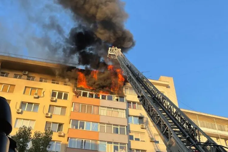 Incendiu la un bloc din Cluj-Napoca! Două persoane au fost evacuate după ce un uscător de haine a luat foc: Două autospeciale au fost trimise