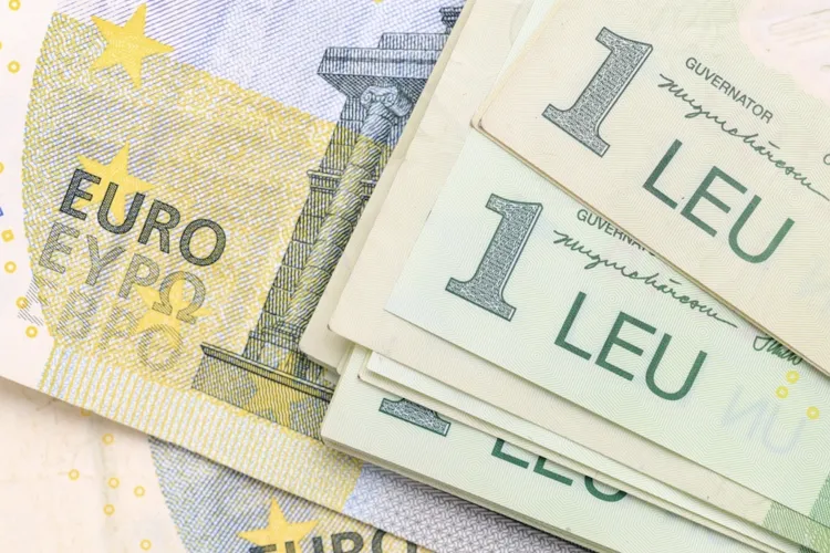 Câți bani au românii și firmele în bănci! Economiile în lei au scăzut într-o singură lună, cele în valută continuă să crească