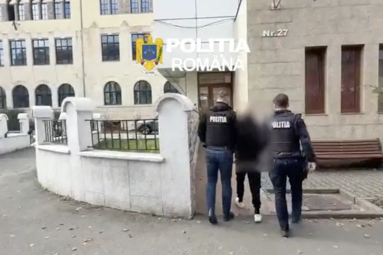 VIDEO. Scandalagiul din Cluj care a lăsat în urma sa multiple victime a fost arestat! A strâns de gât un om de 61 de ani și a spart ușa unui vecin cu bâta