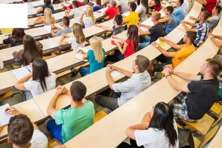 Bani pentru zeci de mii de studenți din România! Burse sociale de 925 de lei pe lună în anul universitar 2026-2027. Cine poate primi banii