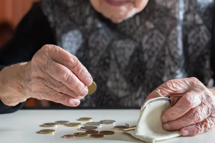 Vești uriașe pentru aproape 5 milioane de pensionari din România! Pensiile ar putea crește cu 7% din 2027. Câți bani ar urma să primească românii în plus