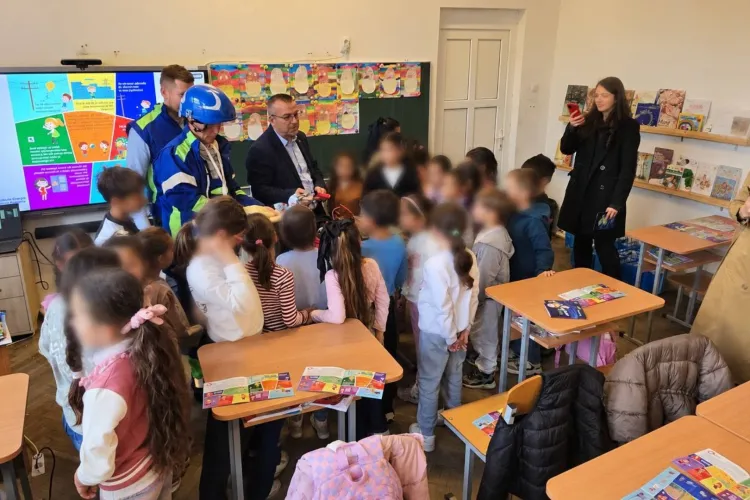 Elevii din Cojocna au învățat cum ajunge curentul electric în casele lor! Ce a discutat primărița Anca Marcu cu directorul DEER