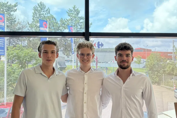 Trei studenți din Cluj au dezvoltat o aplicație care adună reduceri, evenimente și oportunități pentru tineri! Proiectul lor a fost selectat în FIX Cluj